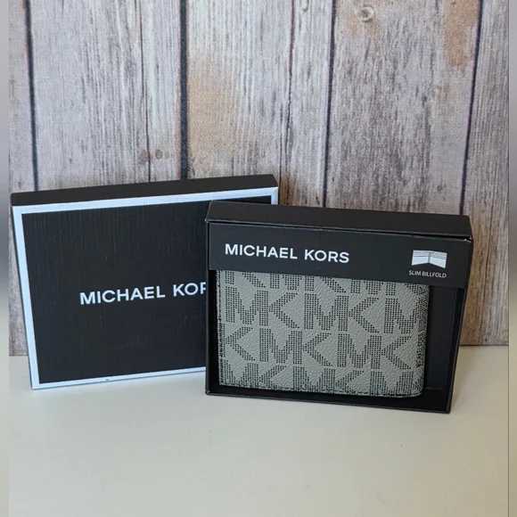 Michael Kors Slim Bifold Wallet NWT Box Included - Picture 1 of 15